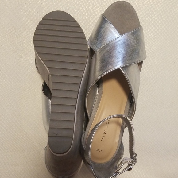 New Look  metallic sliver  wedes sandles - Picture 5 of 6